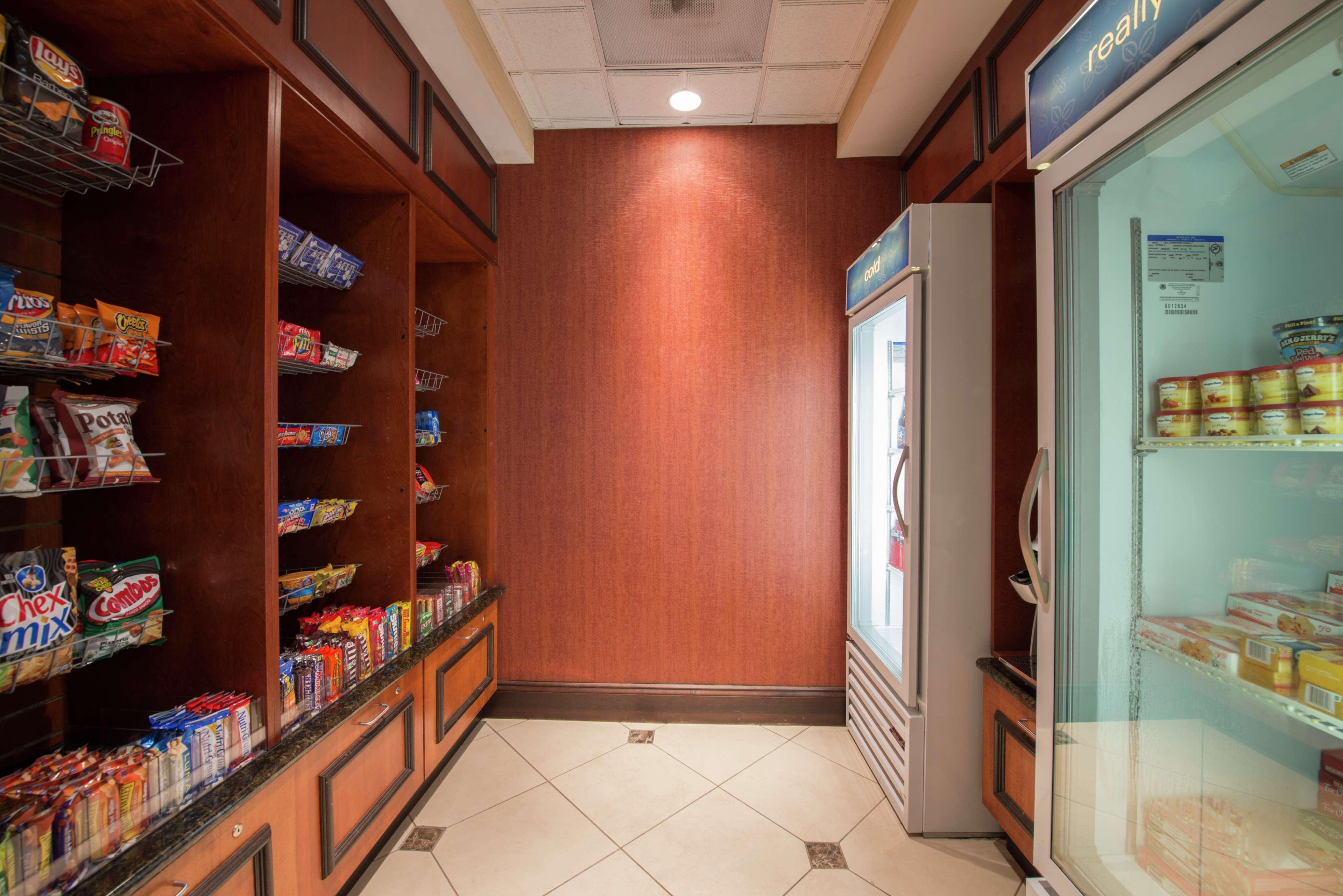 Hilton Garden Inn Тупело Экстерьер фото